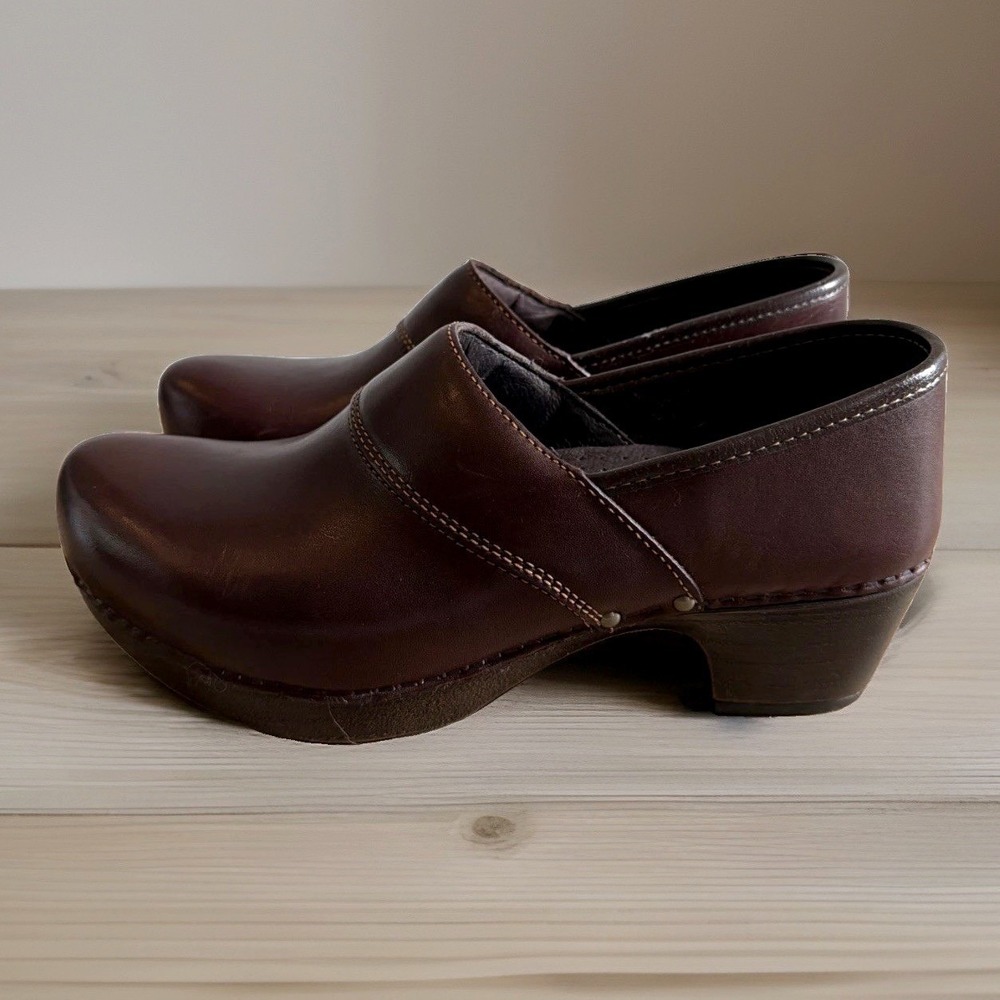 Dansko Professional Leather Clogs Burgundy Womens 39 EU 8.5-9 US Work Nurse Chef